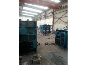 四輥尿素破碎機(jī) 