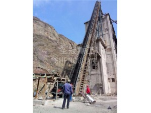 大傾角皮帶輸送機(jī)